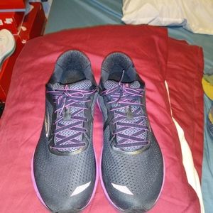 Women's Brooks Adrenaline 20, size 11. Black and purple